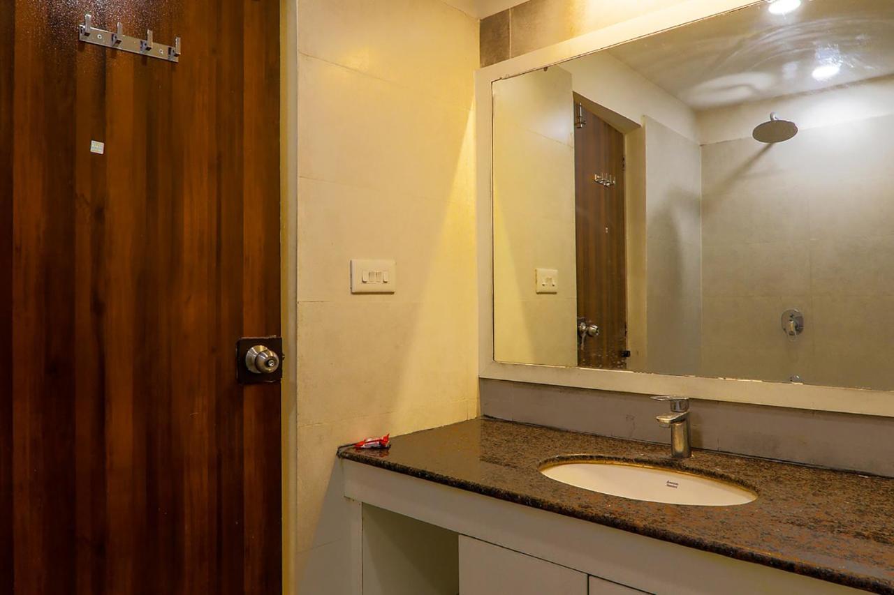 Отель Townhouse Geetraj Near Shalimar Gateway Лакхнау Экстерьер фото