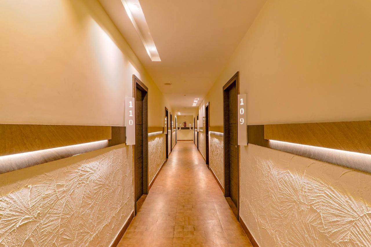 Отель Townhouse Geetraj Near Shalimar Gateway Лакхнау Экстерьер фото