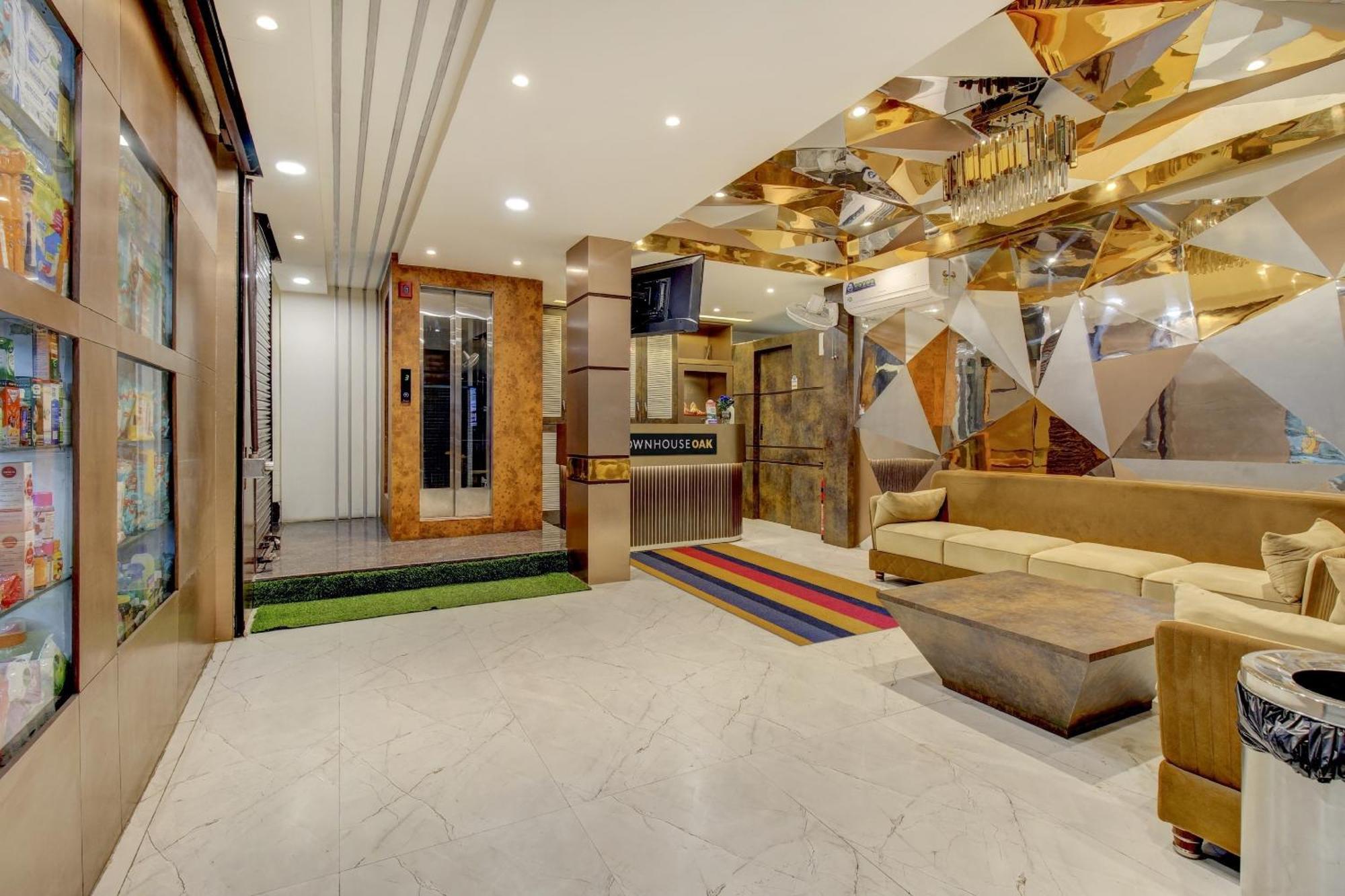 Отель Townhouse Geetraj Near Shalimar Gateway Лакхнау Экстерьер фото