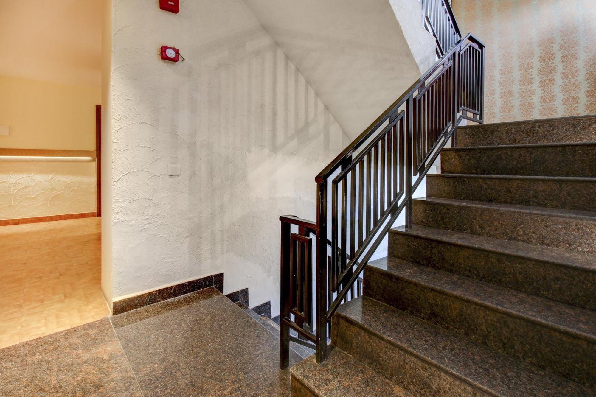Отель Townhouse Geetraj Near Shalimar Gateway Лакхнау Экстерьер фото
