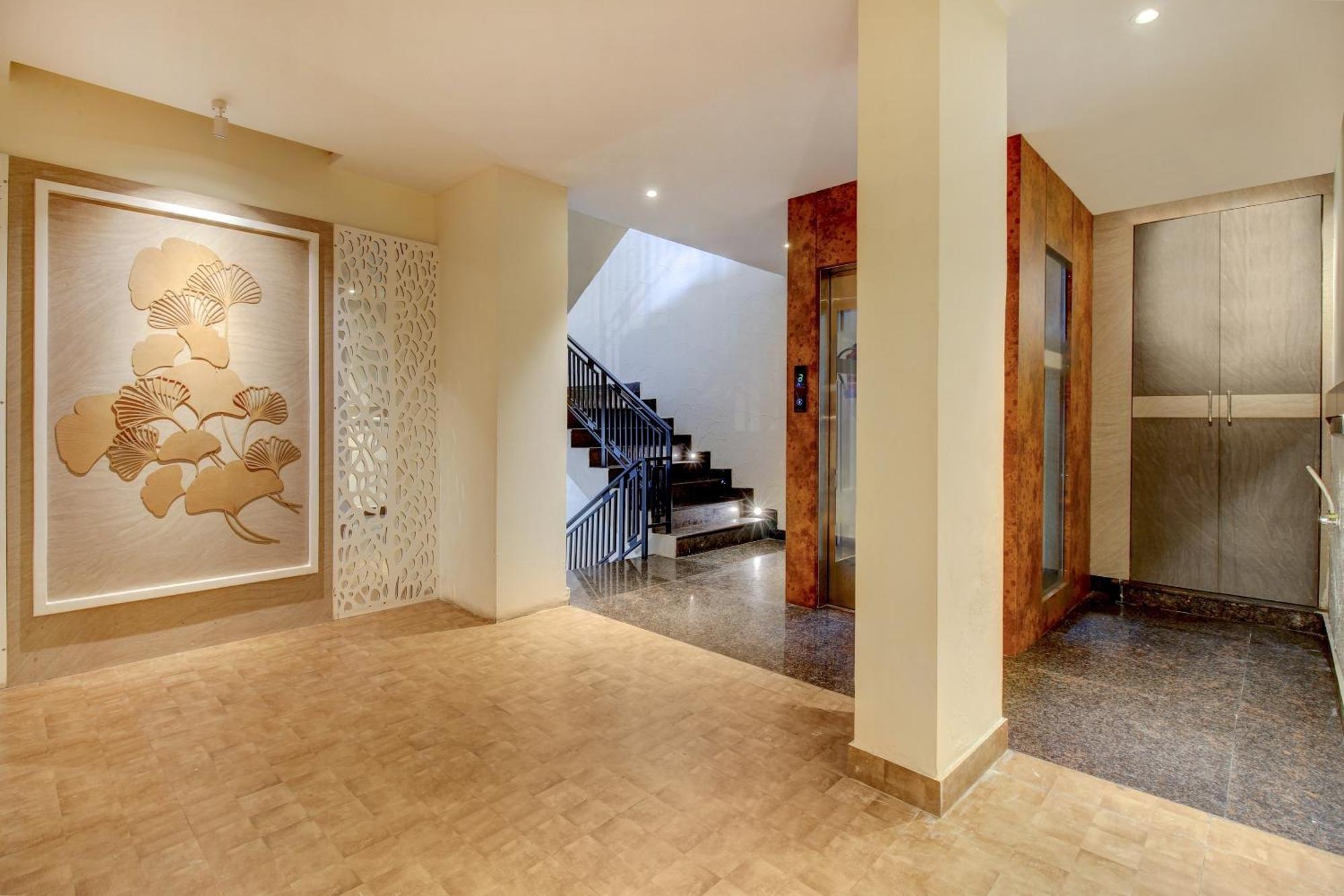 Отель Townhouse Geetraj Near Shalimar Gateway Лакхнау Экстерьер фото