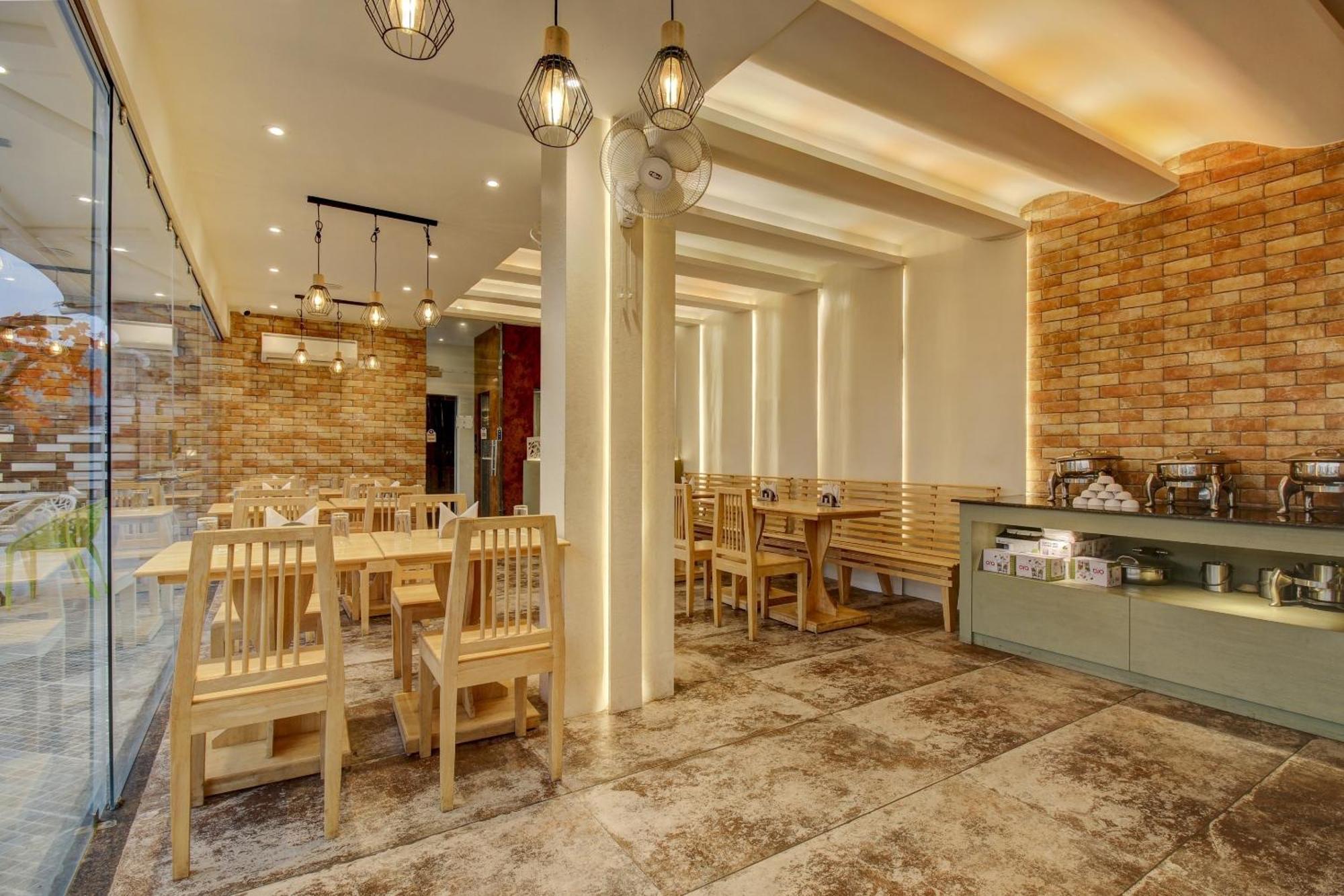 Отель Townhouse Geetraj Near Shalimar Gateway Лакхнау Экстерьер фото