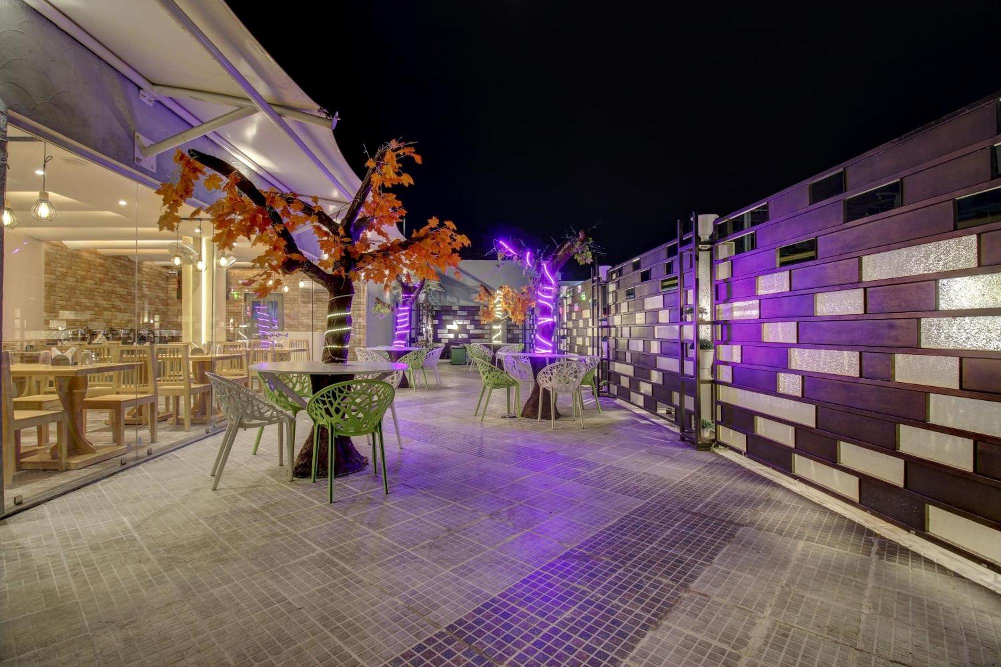 Отель Townhouse Geetraj Near Shalimar Gateway Лакхнау Экстерьер фото